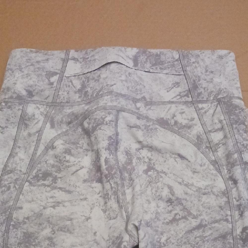 lululemon athletica Gray Patterned Leggings - Picture 9 of 13